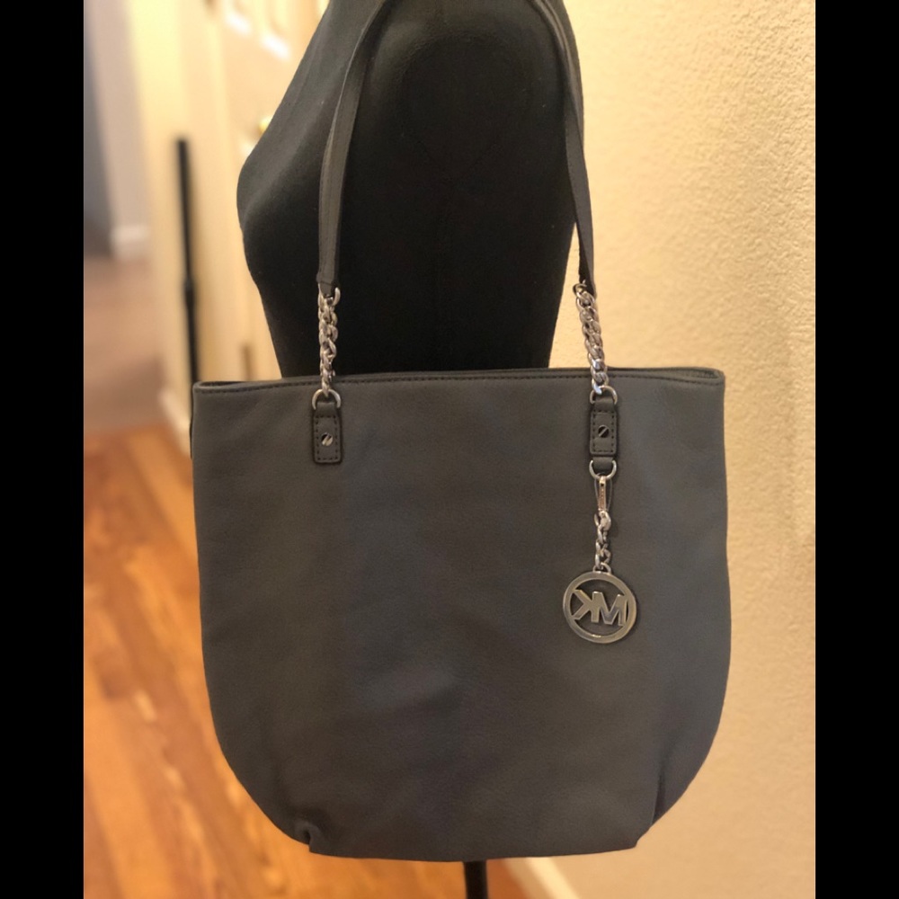 Beautiful Gray Michael Kors shoulder handbag